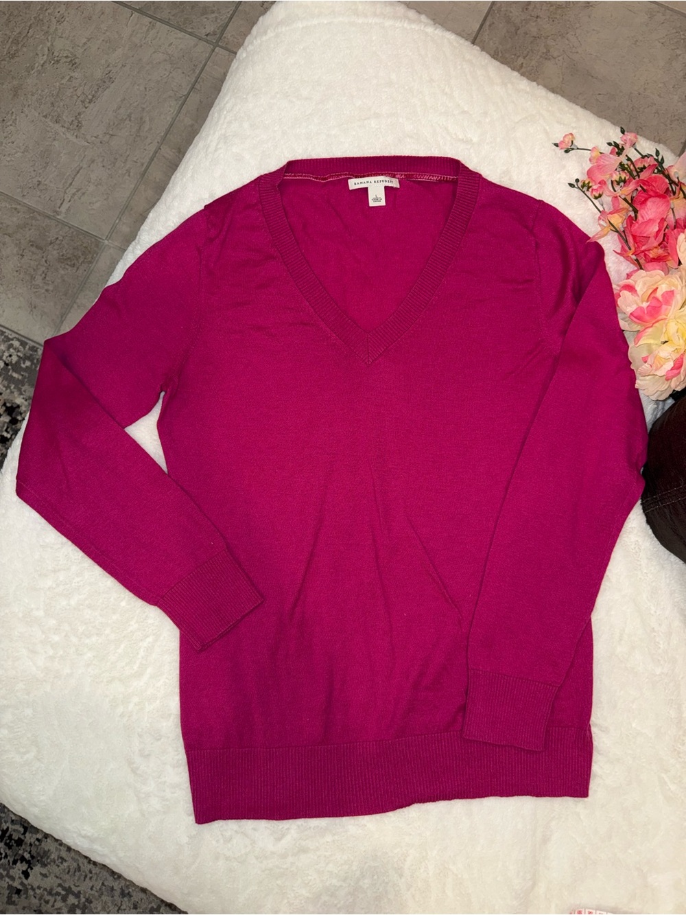 2 x 20$ Banana Republic Women's V-Neck Sweater in Fuchsia Size L